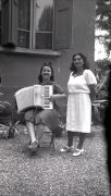 Anonimo, “in giardino”, anni ‘30